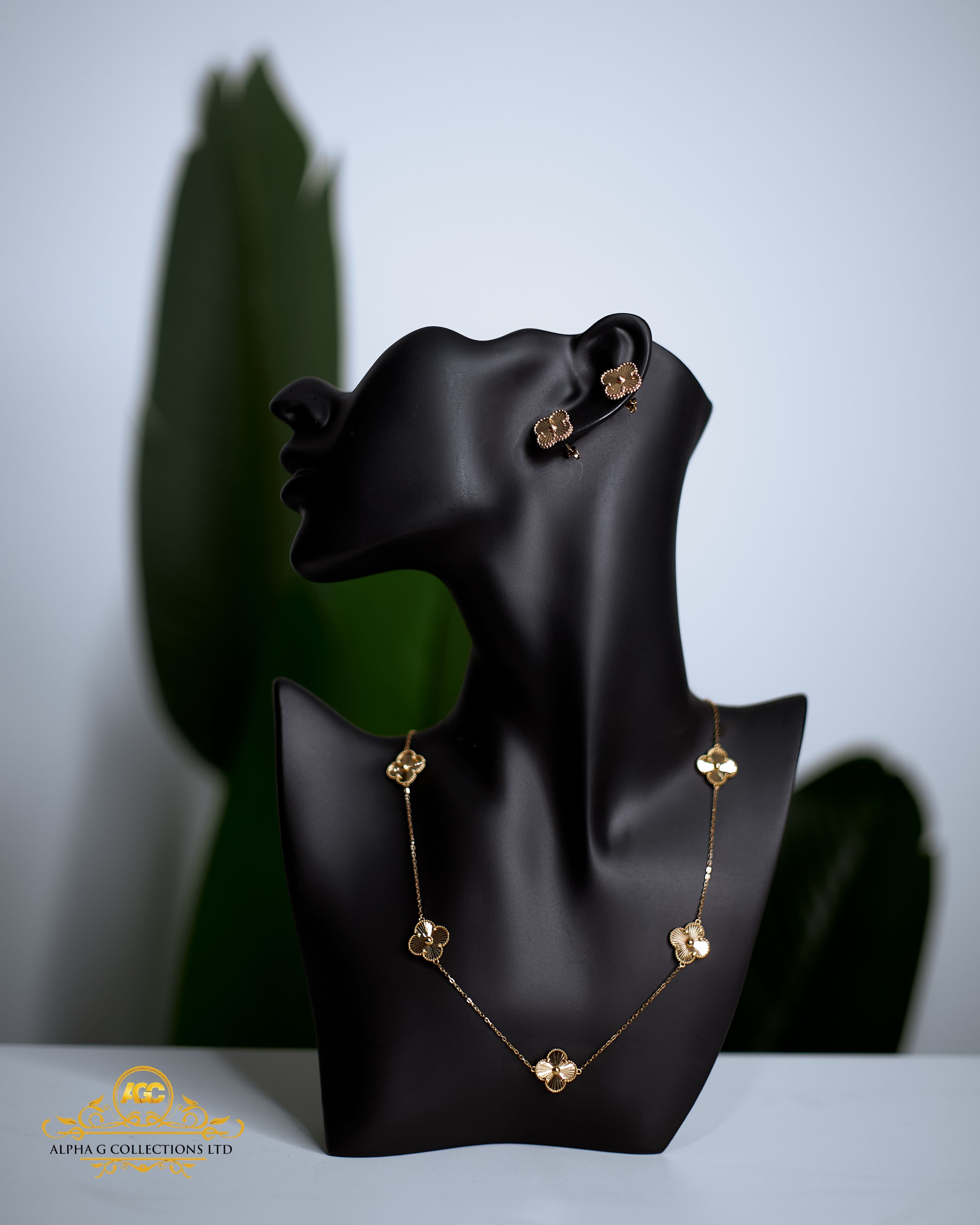 18K GOLD - VCA NECKLACE - 13.8g